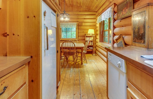 Greenbank Cabin | Relaxing, dog-friendly escape with private hot tub, covered porch & jetted tub