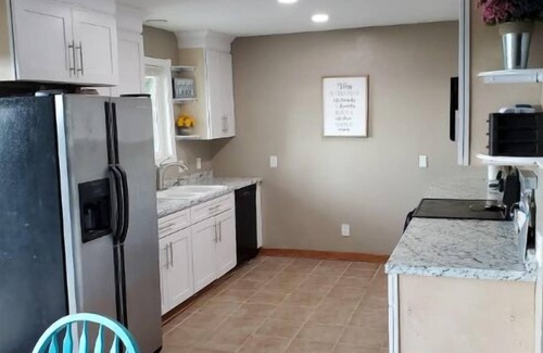 Bull Shoals House | Relaxing Family-Friendly Cabin with Sprawling Deck & Fun-filled Game Room