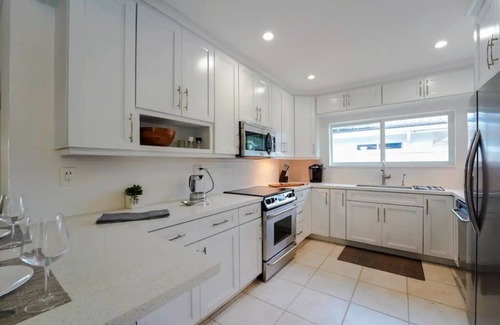 Coral Heights House | Relaxing Family vacation with Pool near Cruise, Airport, beach, downtown