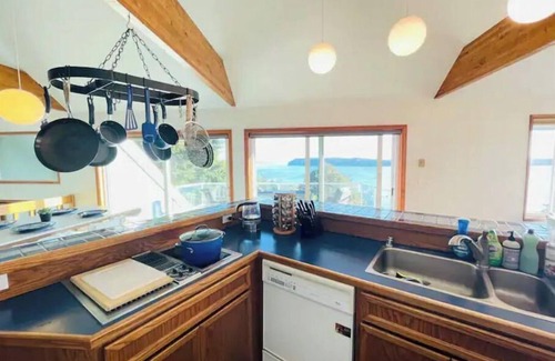 Fox Island House | Relaxing Fox Island Waterfront View Hideaway
