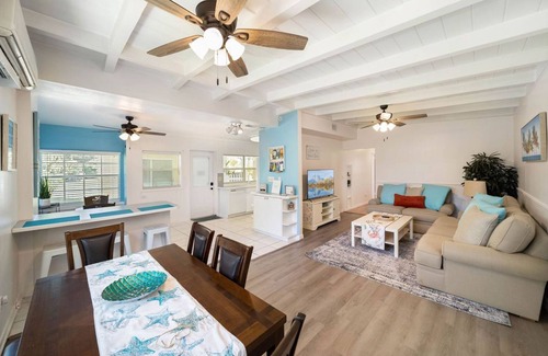 Vero Beach House | Relaxing Garden Home! *10 min to Beaches* Clean & Comfy, KING Suite