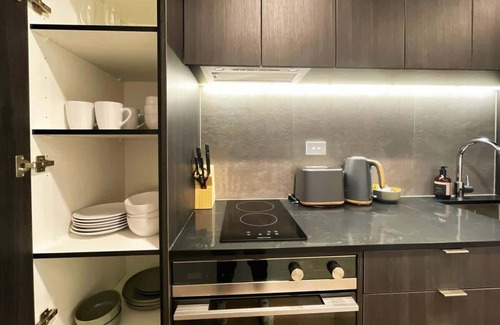 Newton Apartment | Relaxing Get Away Parkside CBD Studio, Pool & Gym