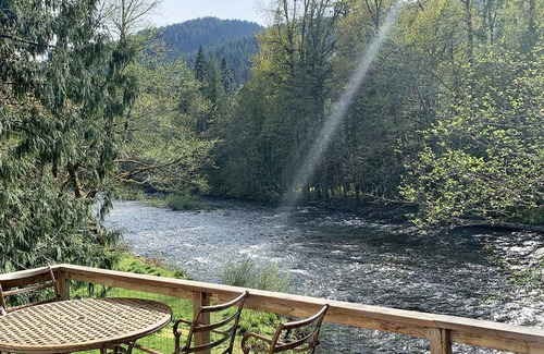 Welches House | Relaxing Getaway on Mt Hood - Right on the River