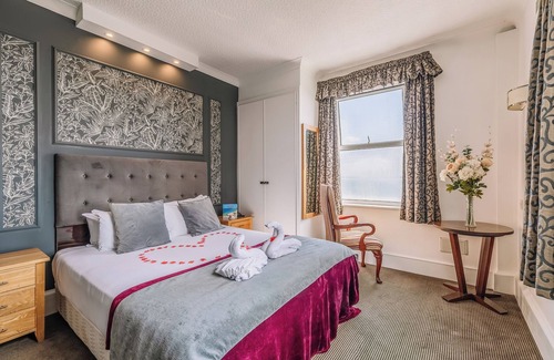 Westcliff-on-Sea Hotel | Relaxing Getaway Near Southend Beach, Pier & Seafront Gardens