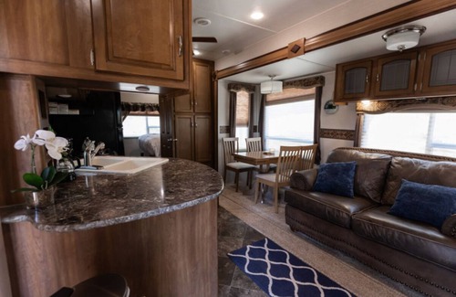 Cornville Apartment | Relaxing Getaway in our Sunset House 2 Bedroom Luxury RV at Acoustic Cellars Lodge