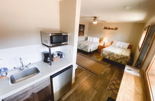 Oak Creek Hotel | Relaxing Getaway in our Double Kitchenette at Lodges of Oak Creek!