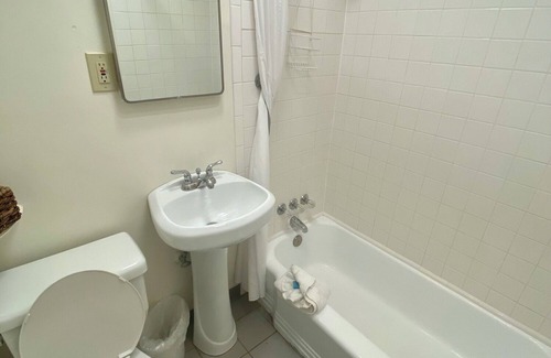 Oak Creek Hotel | Relaxing Getaway in our Double Kitchenette at Lodges of Oak Creek!