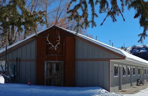 Oak Creek Apartment | Relaxing Getaway in our Woodsy Deluxe Room at Lodges of Oak Creek!