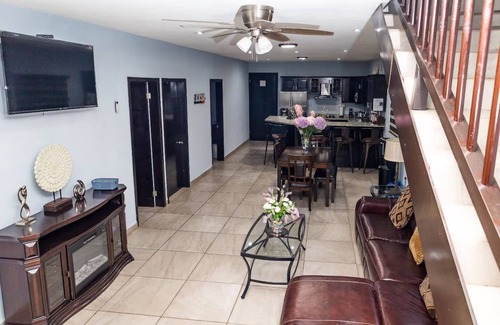 Penasco House | Relaxing Getaway w/Pool, Billiards, Steps to the Beach – Perfect for Families!