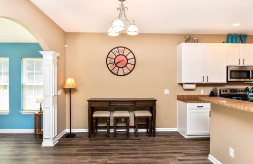 Greer House | Relaxing Greer 6BR/11bed home near dtown & GSP
