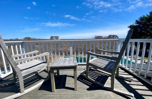 Madequecham House | Relaxing guesthouse with pool, stunning views close to beach