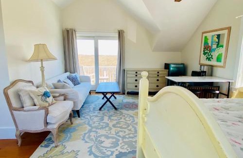 Madequecham House | Relaxing guesthouse with pool, stunning views close to beach