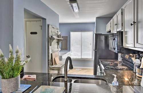 Oceanmarsh Subdivision Condo | Relaxing Harbor Island Condo: Walk to the Beach!