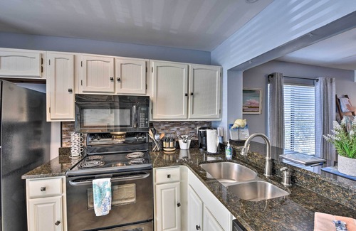 Oceanmarsh Subdivision Condo | Relaxing Harbor Island Condo: Walk to the Beach!