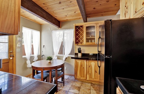Sugarloaf Cabin | Relaxing Heavenly Bear Cottage at Sugarloaf Big Bear