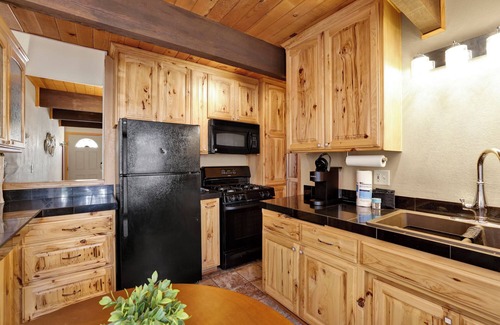 Sugarloaf Cabin | Relaxing Heavenly Bear Cottage at Sugarloaf Big Bear