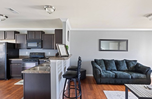 Paw Creek House | Relaxing Home Away from Home in the QC! - LaxStays