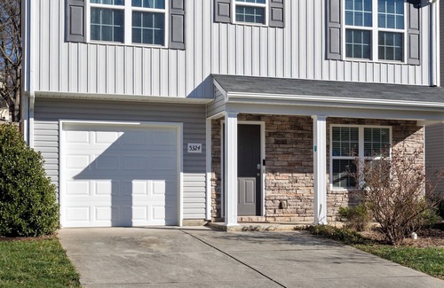 Paw Creek House | Relaxing Home Away from Home in the QC! - LaxStays