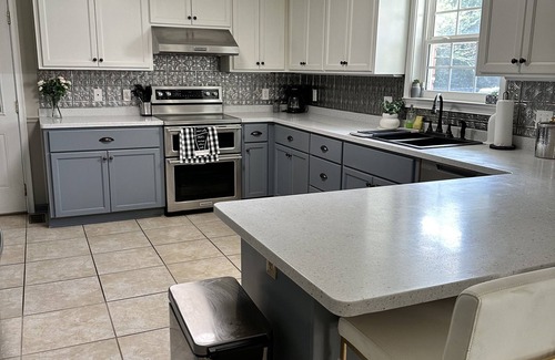 Thomasville House | Relaxing home minutes from downtown Thomasville, big backyard fire pit, & grill