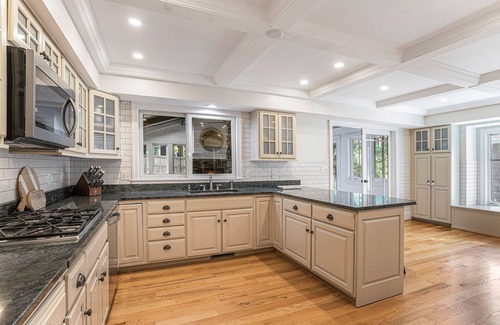 Stevensville House | Relaxing home with private pool, hot tub, game room, & fireplace