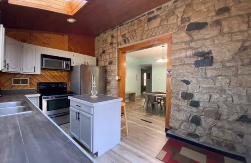 Port Clinton Apartment | Relaxing Hot Tub Oasis + Lake Town Escape