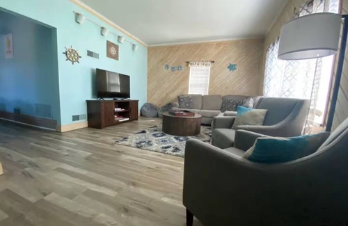 Port Clinton Apartment | Relaxing Hot Tub Oasis + Lake Town Escape