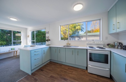 Te Anau House | Relaxing Kiwi Bach - Te Anau Holiday Home