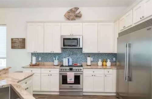 New Orleans East Area House | Relaxing lake house 30 minutes from downtown New Orleans