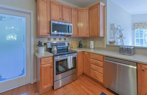 Livingston House | Relaxing Lake Retreat -- Family Fun on Quiet Cove