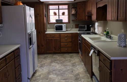 Wofford Heights House | Relaxing Lake View House - Get away from the noise & bumper to bumper traffic!