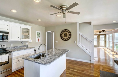 Oshkosh House | Relaxing Lake Winnebago Waterfront Retreat