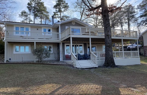 Rockwell House | Relaxing Lakefront 5 Bedroom 4 Bath Home With Covered Boat Slip