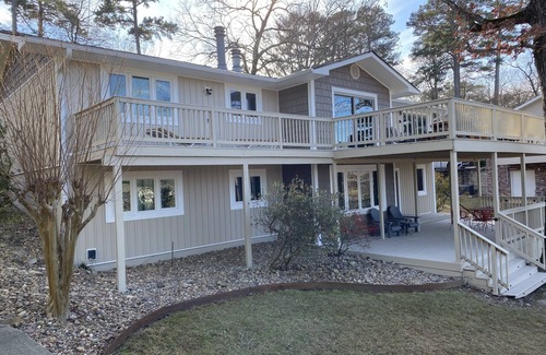 Rockwell House | Relaxing Lakefront 5 Bedroom 4 Bath Home With Covered Boat Slip