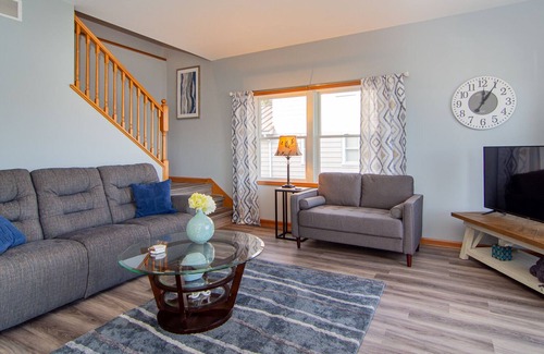 Niles House | Relaxing Lakefront House-Perfect Family Vacation