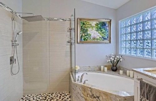 Lakefield South House | Relaxing Lakeside house in Banbury, Wellington