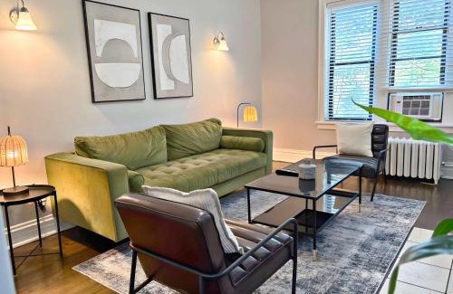 Boystown Apartment | Relaxing Lakeview Escape 2BR Apartment - Roscoe 35-2N