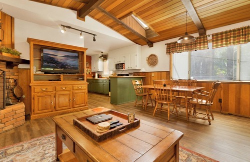 Summit Estates Cabin | Relaxing Moonridge Cottage at Bear Mountain Resort