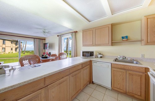 Kapaa Condo | Relaxing Ocean View Condo in Kauai | Pono Kai Resort | PK-E102
