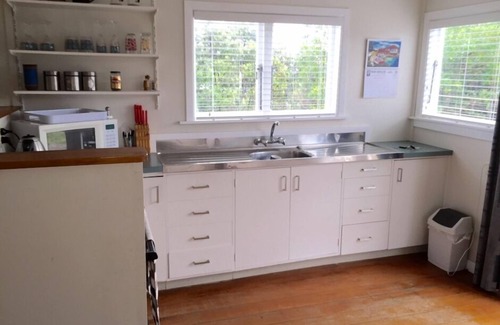 Waikanae House | Relaxing Olde Beach Holiday Bach