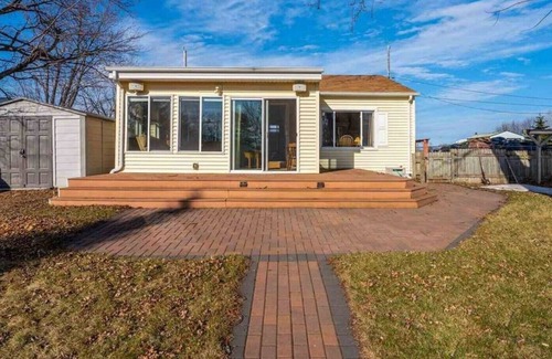 Larsen Cottage | Relaxing, Peaceful Getaway on the Water