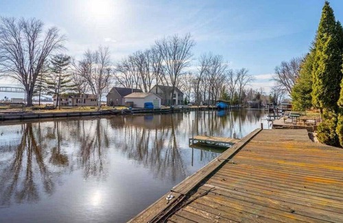 Larsen Cottage | Relaxing, Peaceful Getaway on the Water