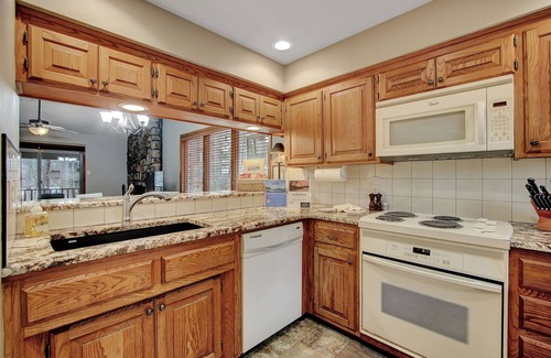 Mount Ida Condo | Relaxing Pines/12DPC Hosted by LOVR