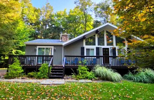 Blakeslee House | Relaxing Poconos Getaway Poconos w/Hot Tub! Dog Friendly