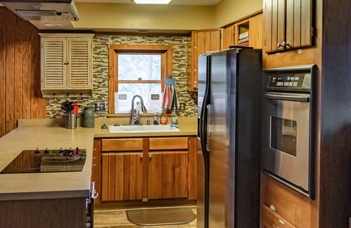 Rockbridge Cabin | Relaxing private retreat w/Hot Tub, wi-fi, treehouse, game room, new large deck