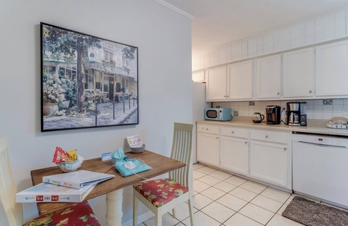 Long Beach House | RELAXING & QUIET! Walk to Beach, Large Patio, Big Fenced Yard, Pet Friendly