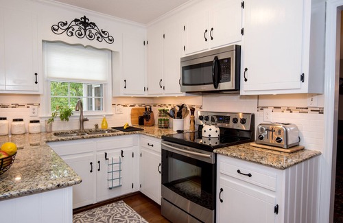 Northwest Raleigh House | Relaxing Raleigh Retreat w/Heated Saltwater Pool, HotTub, Screened Porch&FirePit