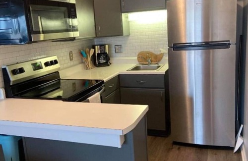 McCutcheon Field Condo | Relaxing Retreat -Ocean Front Condo