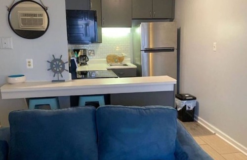 McCutcheon Field Condo | Relaxing Retreat -Ocean Front Condo