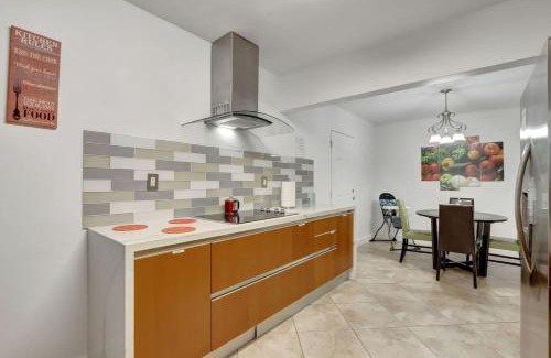 Pembroke Pines House | Relaxing Retreat 2BR Oasis with Pool and Outdoor BBQ