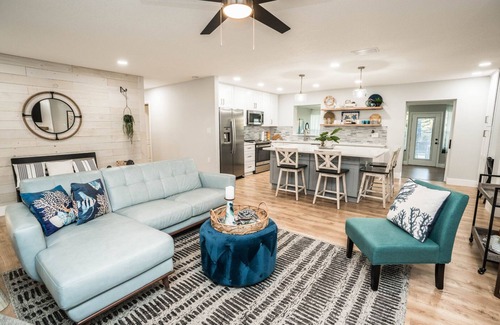 Apollo Beach House | Relaxing Retreat Apollo Beach l Waterfront I Pool l Spa l Dock I Firepit